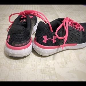 Under Armour tennis shoes, size 6.5